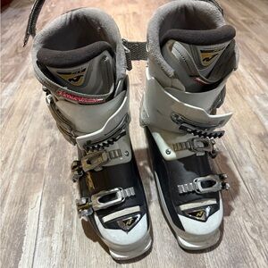 Women’s Nordica Sport Machine size 8.5
Very well cared for used condition.